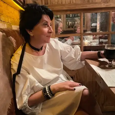 Anna, 54Los Angeles, USA