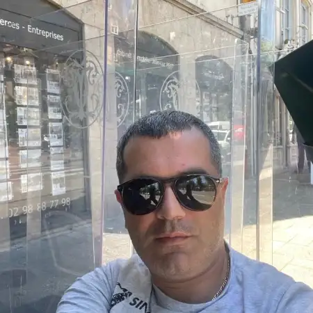 David, 43Paris, France