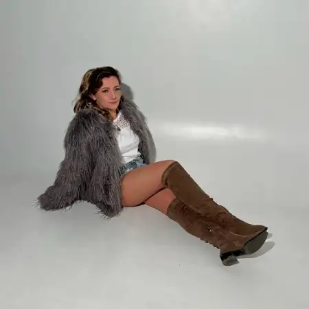 Julie, 43Yekaterinburg, Russia 