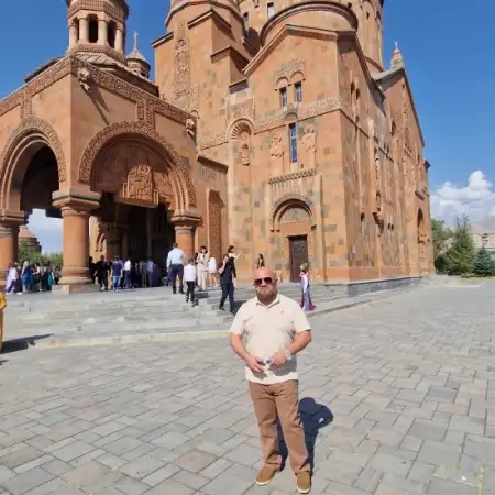 Sasha, 42Yerevan, Armenia 