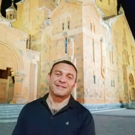 Armen, 44Armenia 