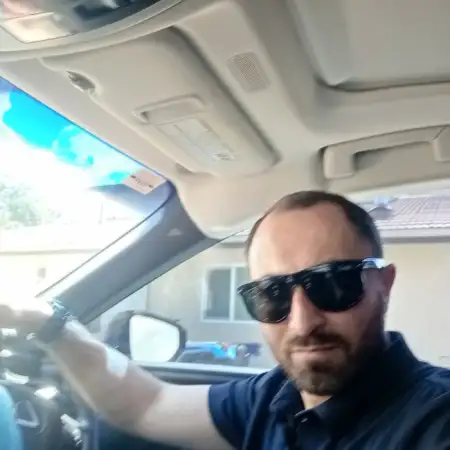 Tom, 43Bakersfield, USA 