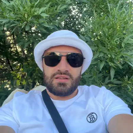 Hrach, 31Yerevan, Armenia 