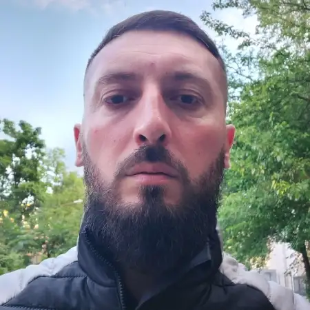 Erik, 39Yerevan, Armenia 