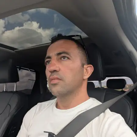 Edvard, 40Italy