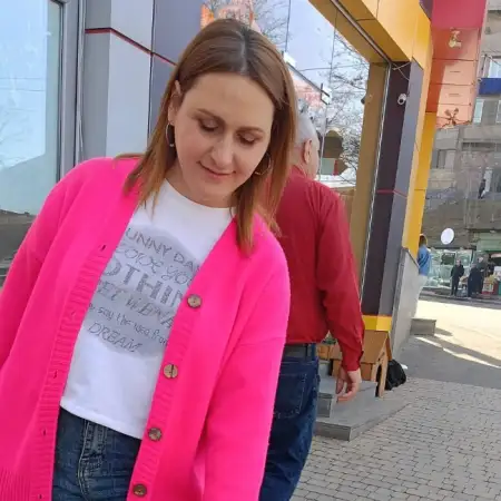 Katrin, 47Yerevan, Armenia 