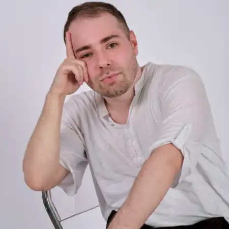 Aram, 31Russia 