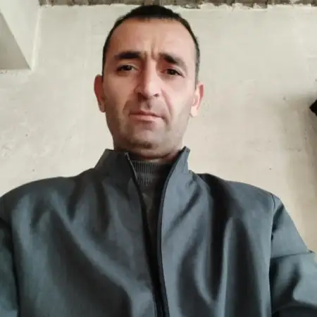 Artur, 39Armenia