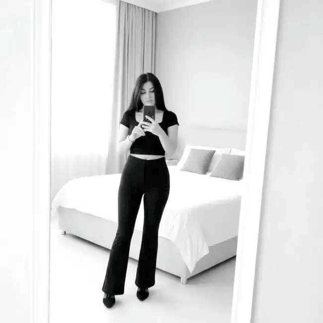 Brunetka · 37 ·           