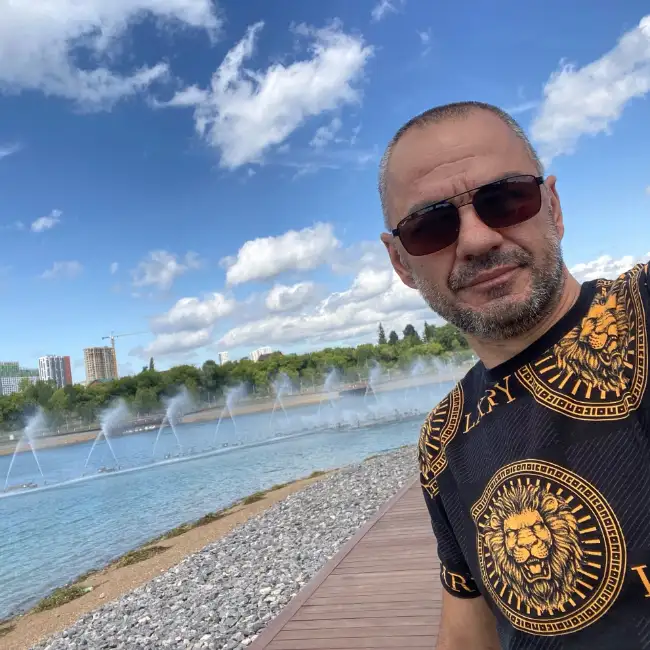 Armen, 36