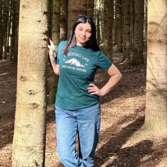 Liya, 37